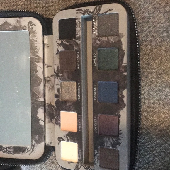 Urban Decay Smoked Eyeshadow Palette - Picture 2 of 4